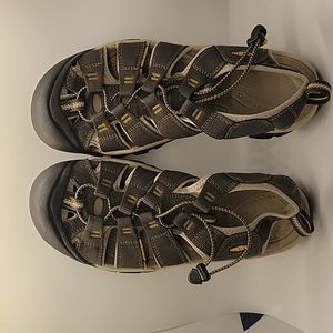 Keens Men Watershoe Newport H2 Sandals Sz 11.5